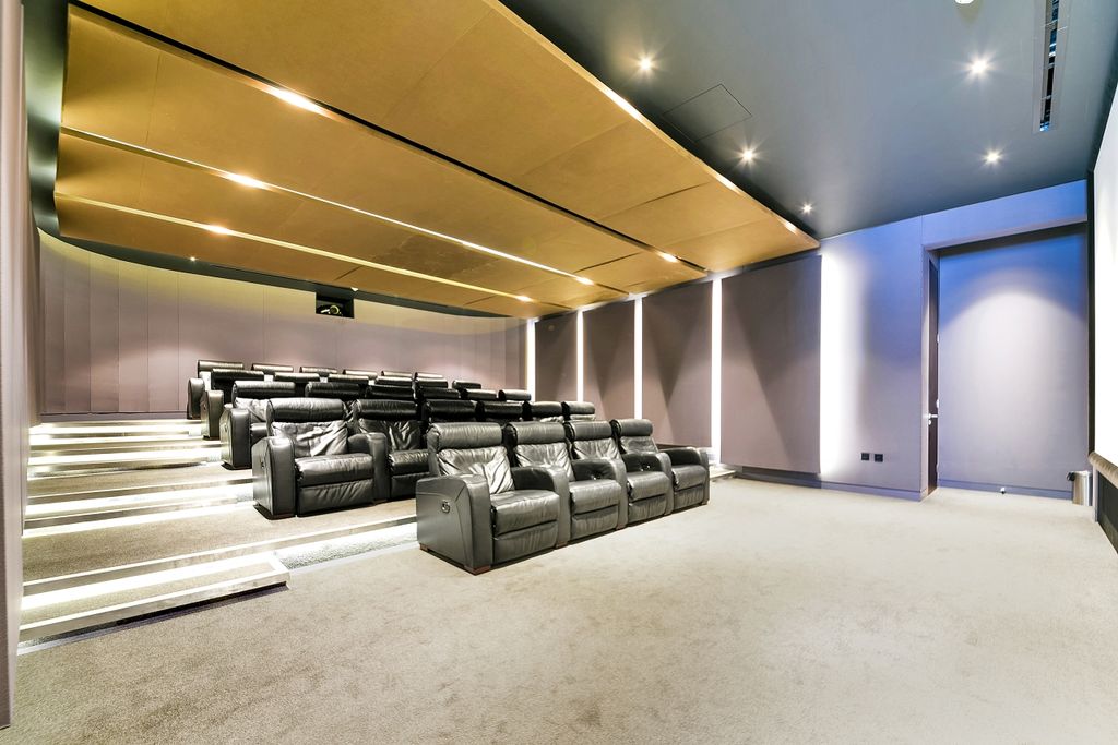 Property photo 3 of 4 Cinema