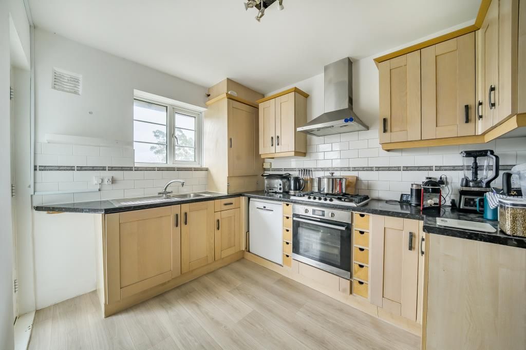 Property photo 3 of 21 Kitchen