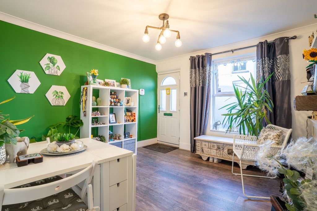 Property photo 3 of 13 4720435