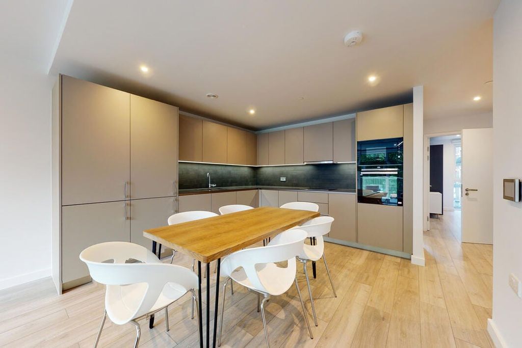 Property photo 1 of 28