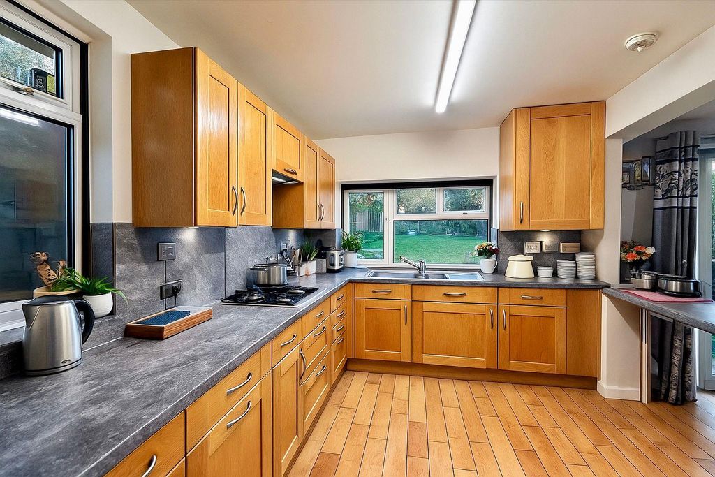 Property photo 3 of 18 Kitchen