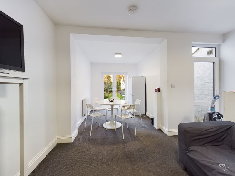 Property photo 1 of 14 Lounge .1