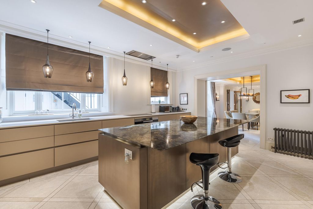 Hyde Park Place, London W2 photo 4