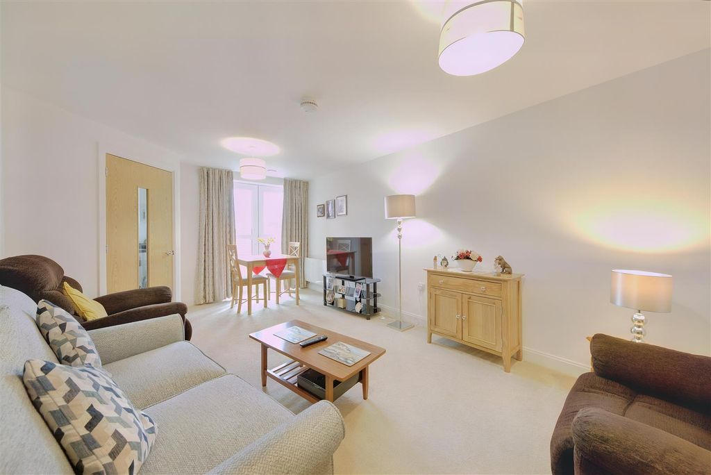 Property photo 2 of 36 8539275-Interior10.Jpg