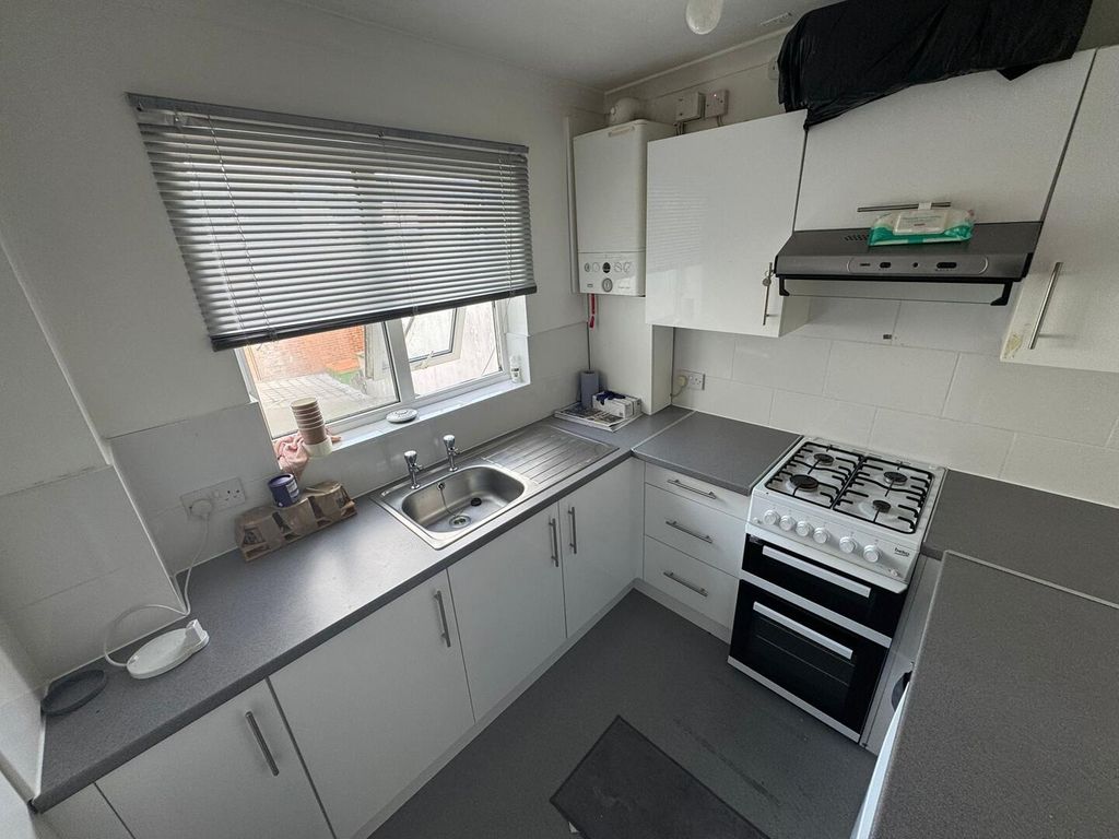 Property photo 3 of 6 Kitchen