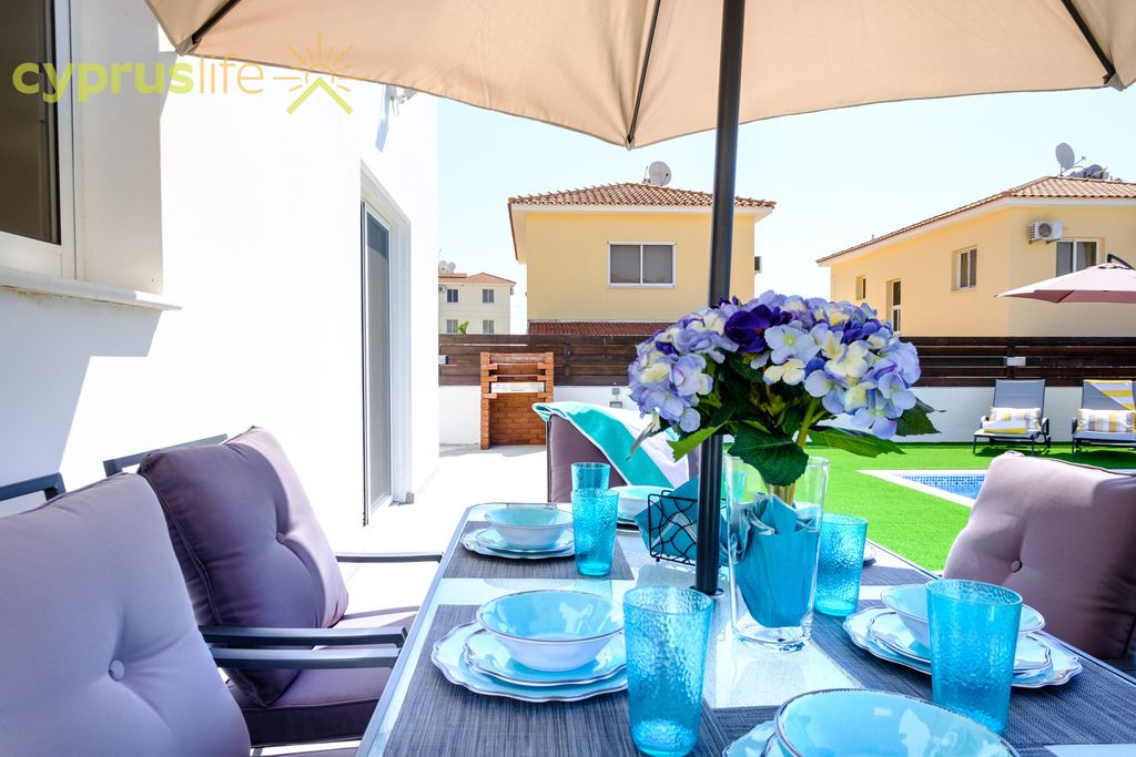 Property photo 3 of 13