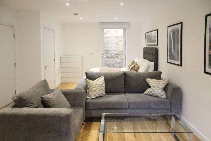 Property photo 3 of 8 Hand Axe Yard, St Pa