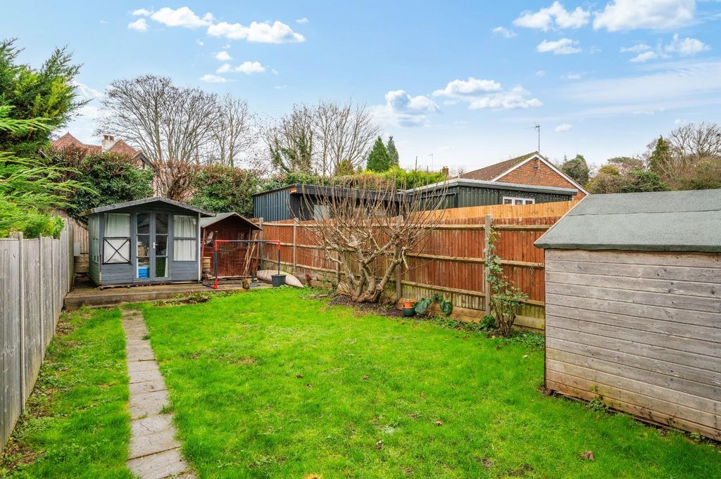 Property photo 3 of 16 Ashurst Road, (12).Jpg