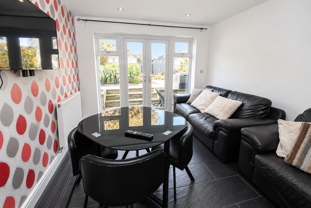 Property photo 2 of 18 37271Cb1-80F3-4c64-81Bb-De64A047A5E6.Png