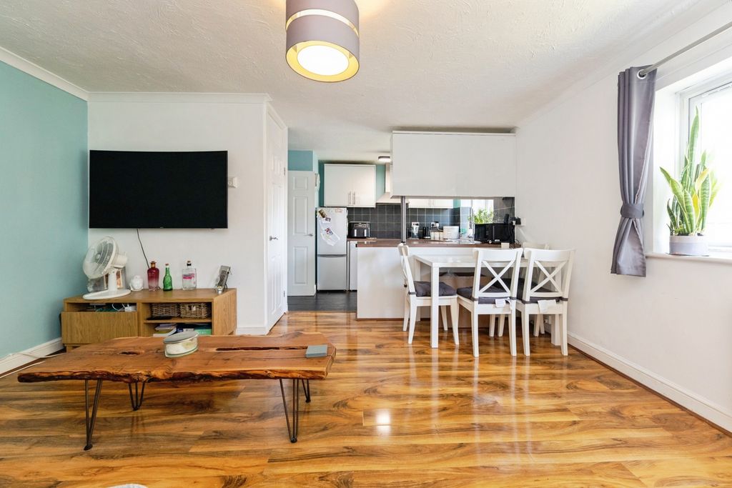 Property photo 3 of 17 Lounge/Diner