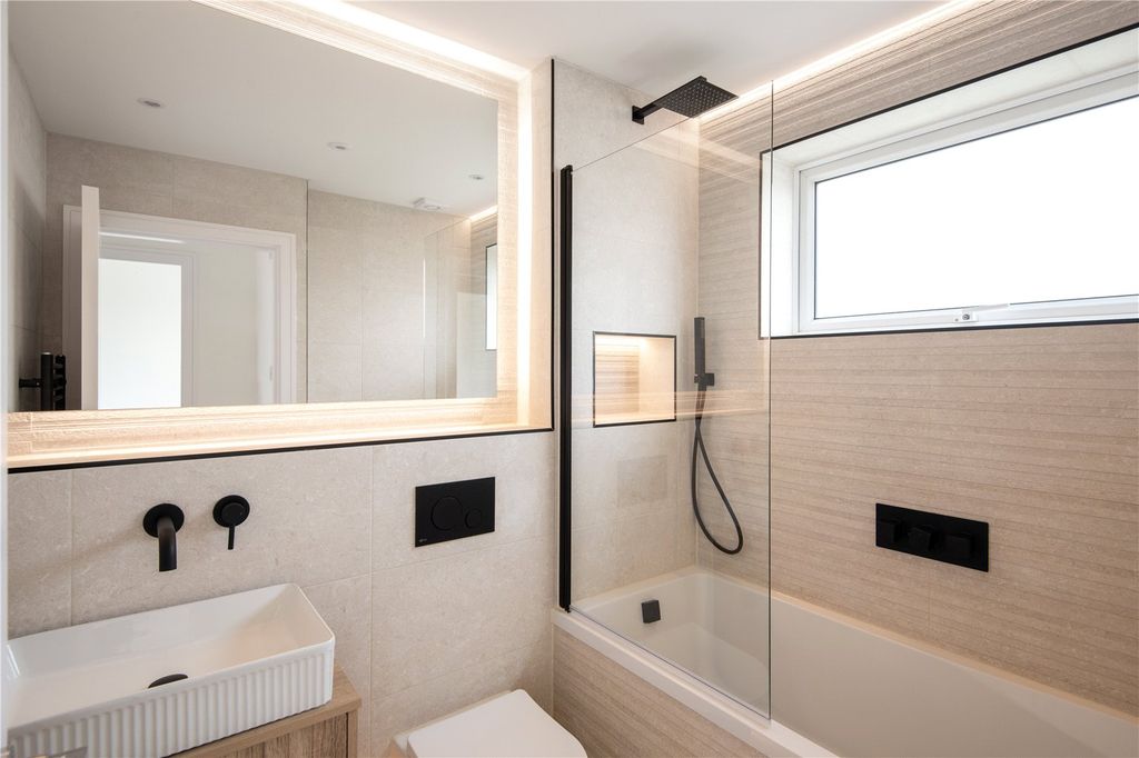 Property photo 3 of 28 Bathroom