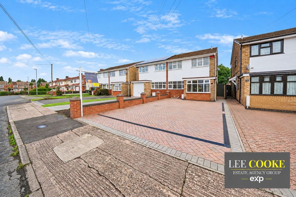 Property photo 2 of 39