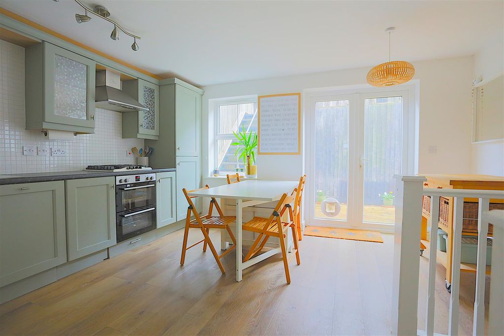 Property photo 3 of 29