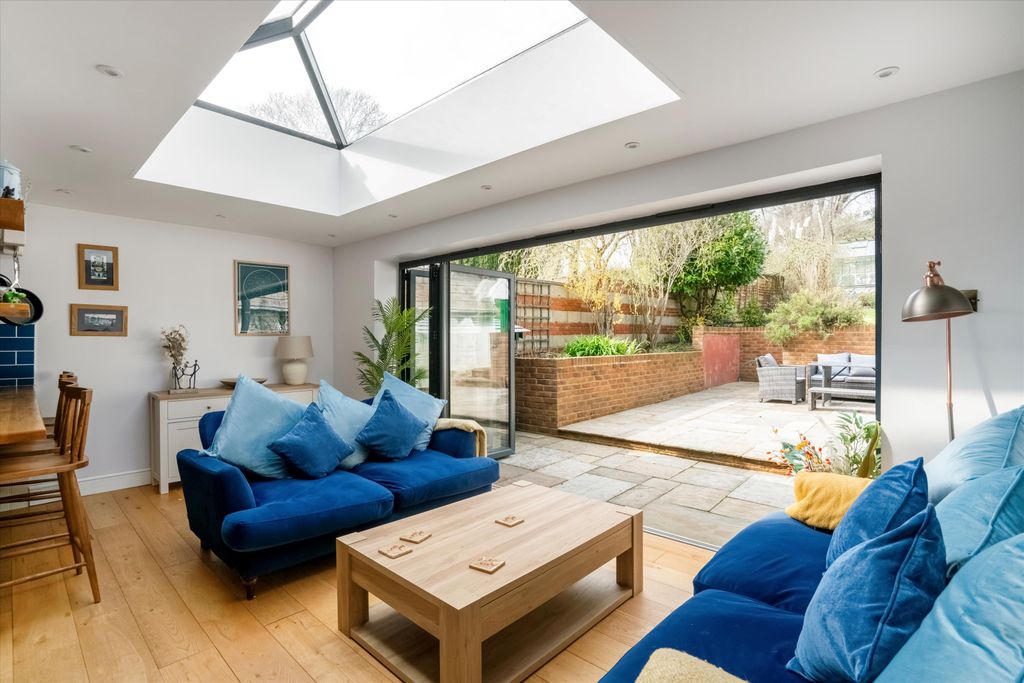 Property photo 2 of 16 Image