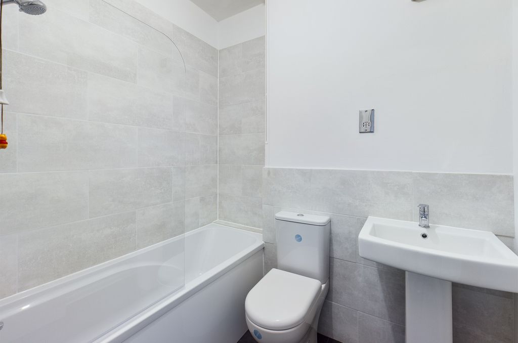 Additional image 7 of 2 bed flat for saleTamarin Gardens, Cambridge CB1