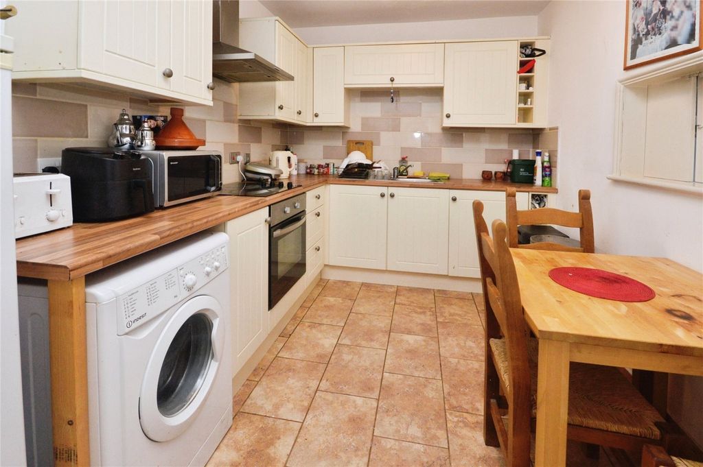 Property photo 3 of 8 Picture No. 05