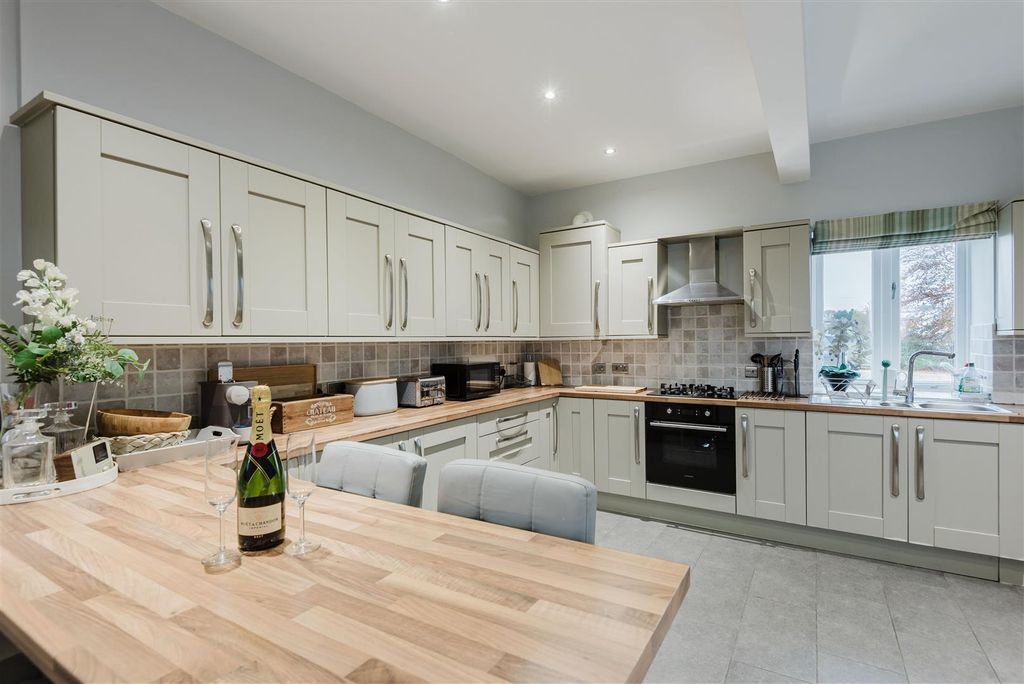 Property photo 2 of 18 1Sparrowcroftbarn.21.Jpg