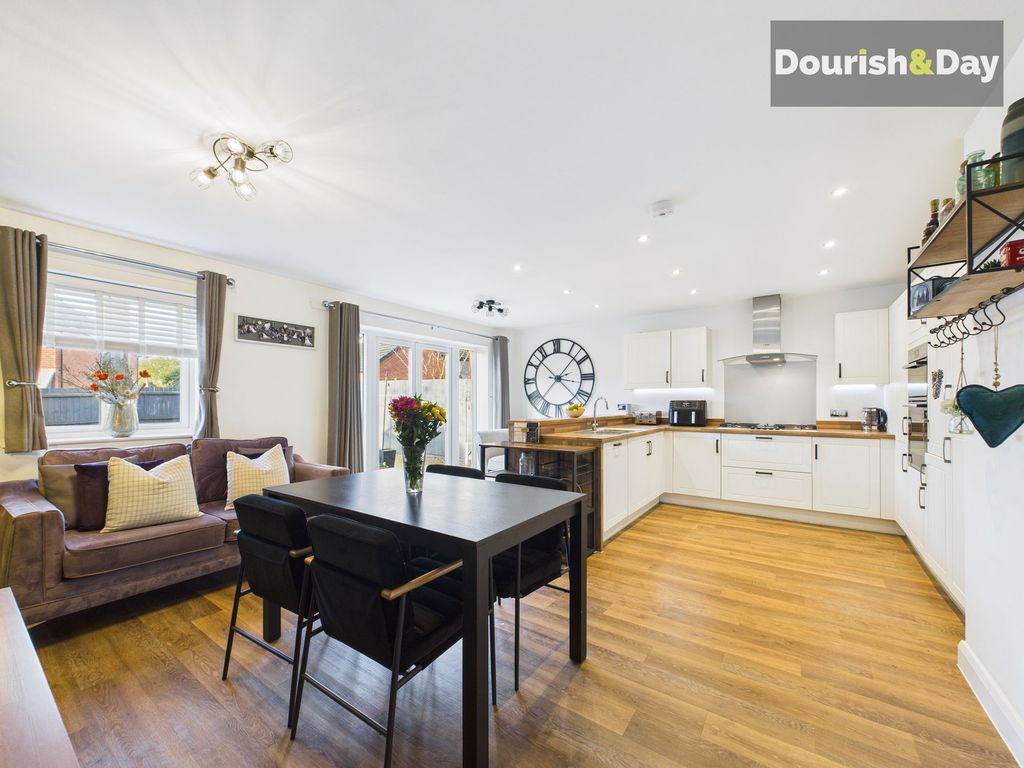 Property photo 3 of 28