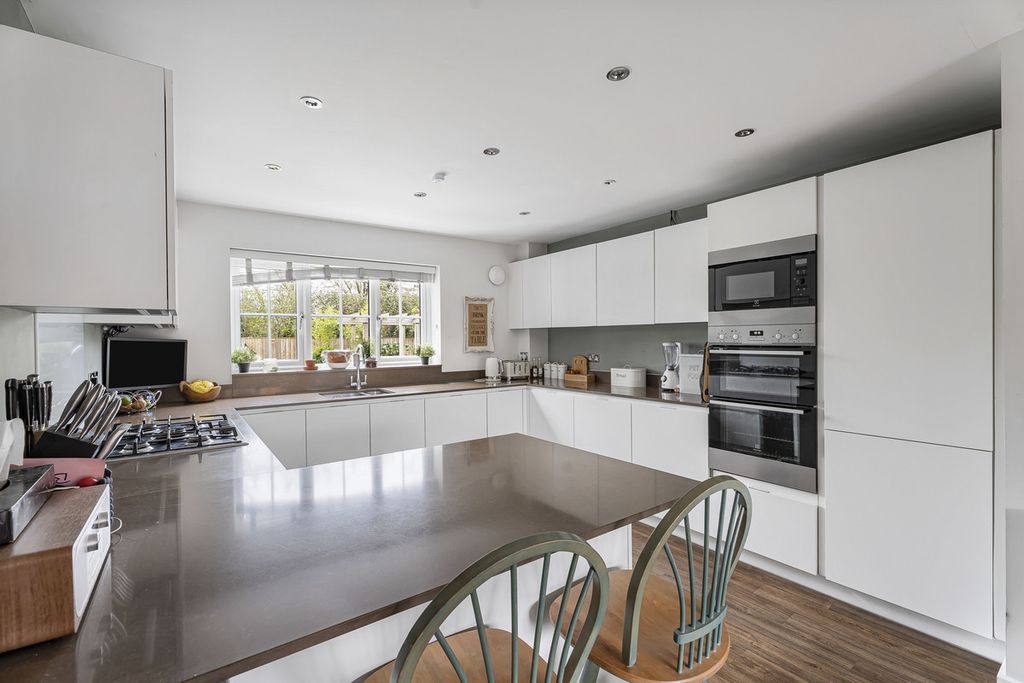 Property photo 3 of 26