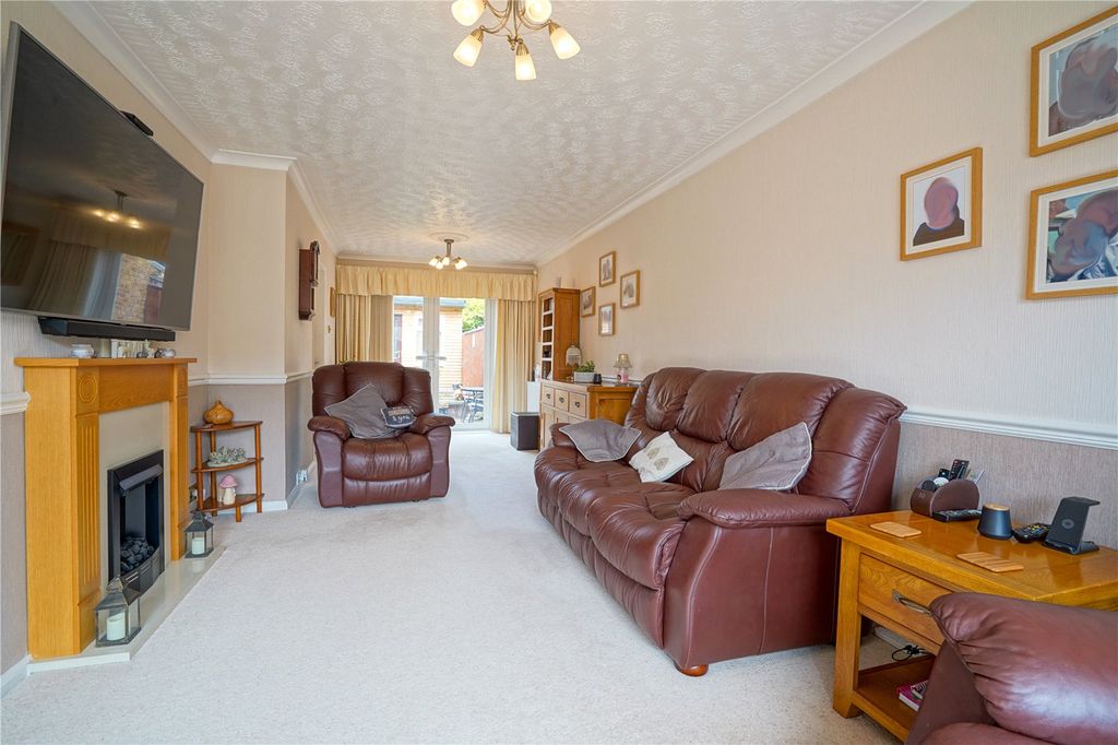 Property photo 2 of 17 Picture No. 12