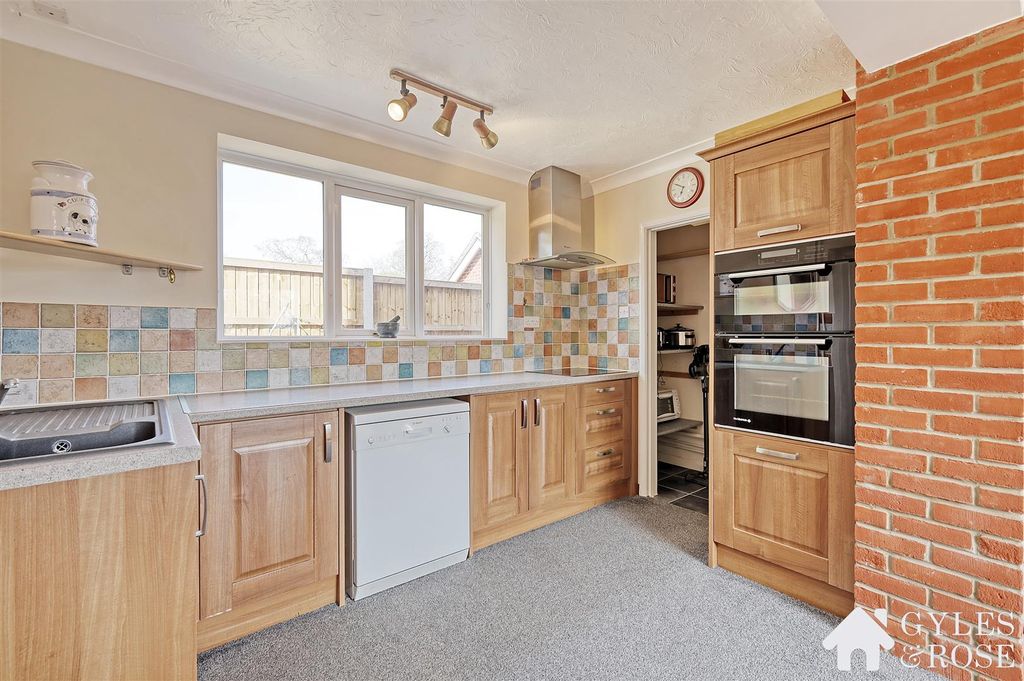 Property photo 1 of 18 Kitchen
