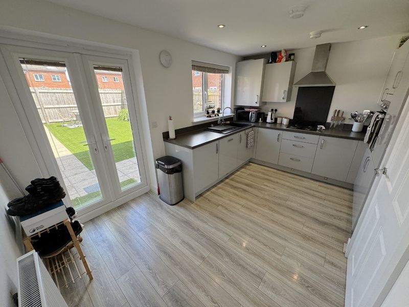 Property photo 2 of 26 Modern Dining Kitchen
