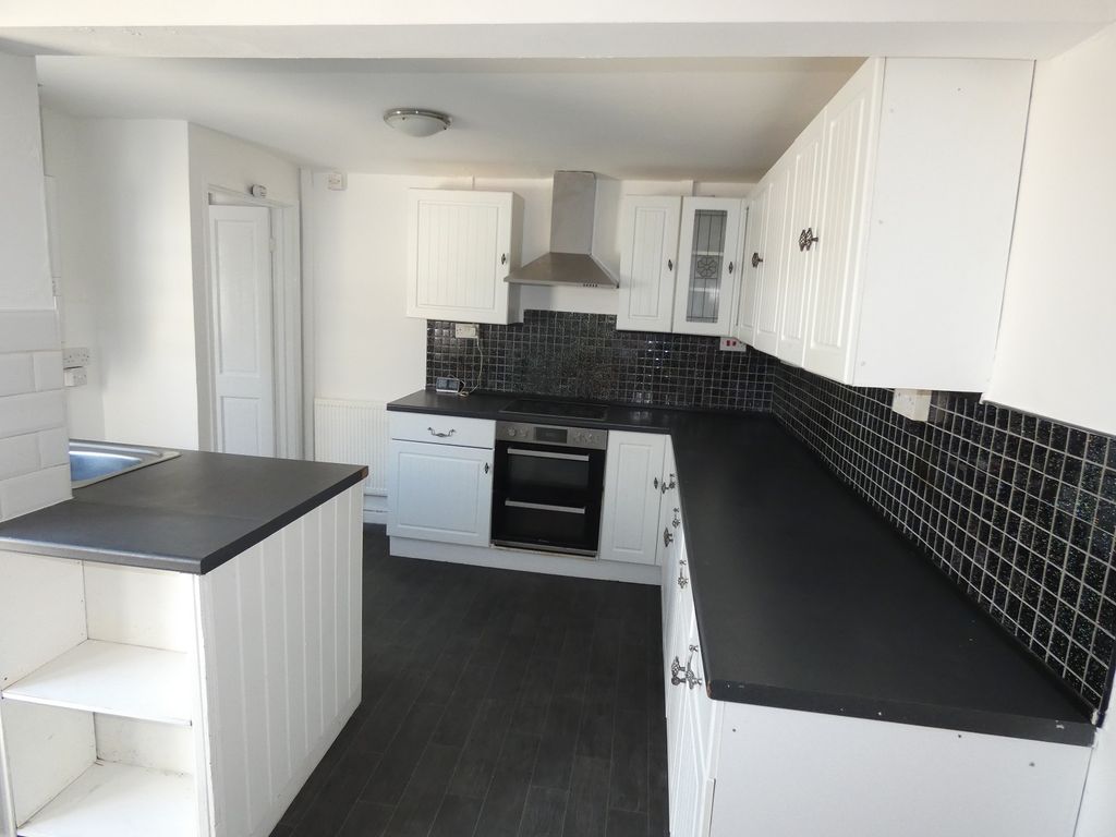 Property photo 3 of 11 Kitchen-Diner