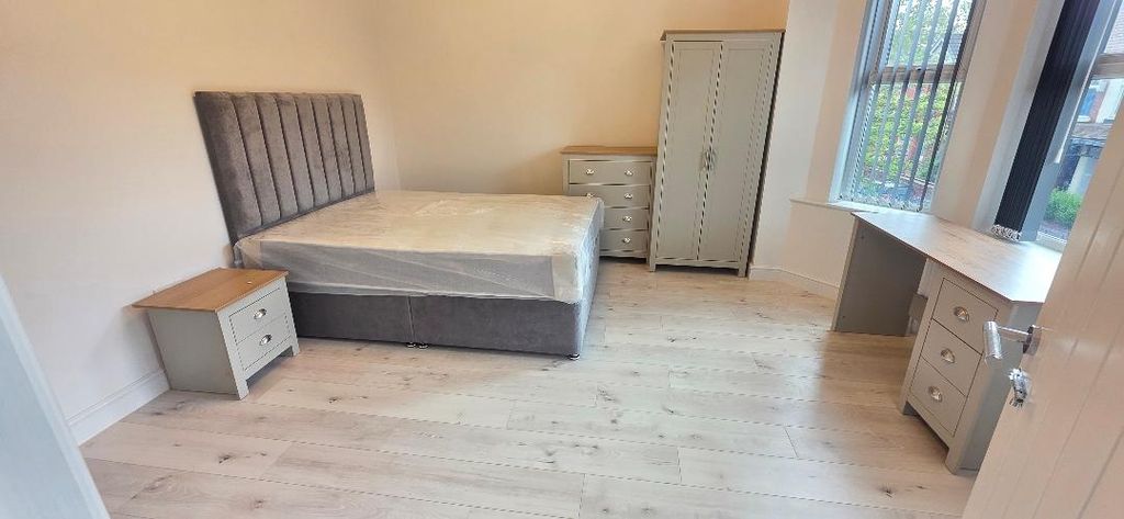 Property photo 3 of 20 Bright, Airy Bedroom With A Desk And Large Window...