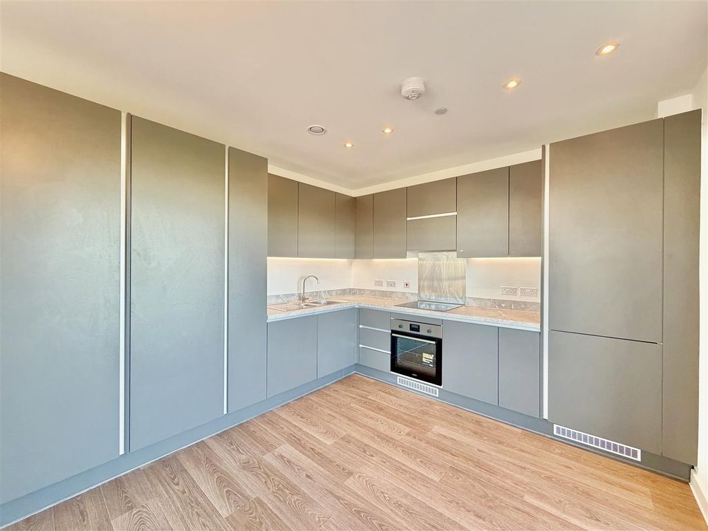 Property photo 1 of 11 Kitchen