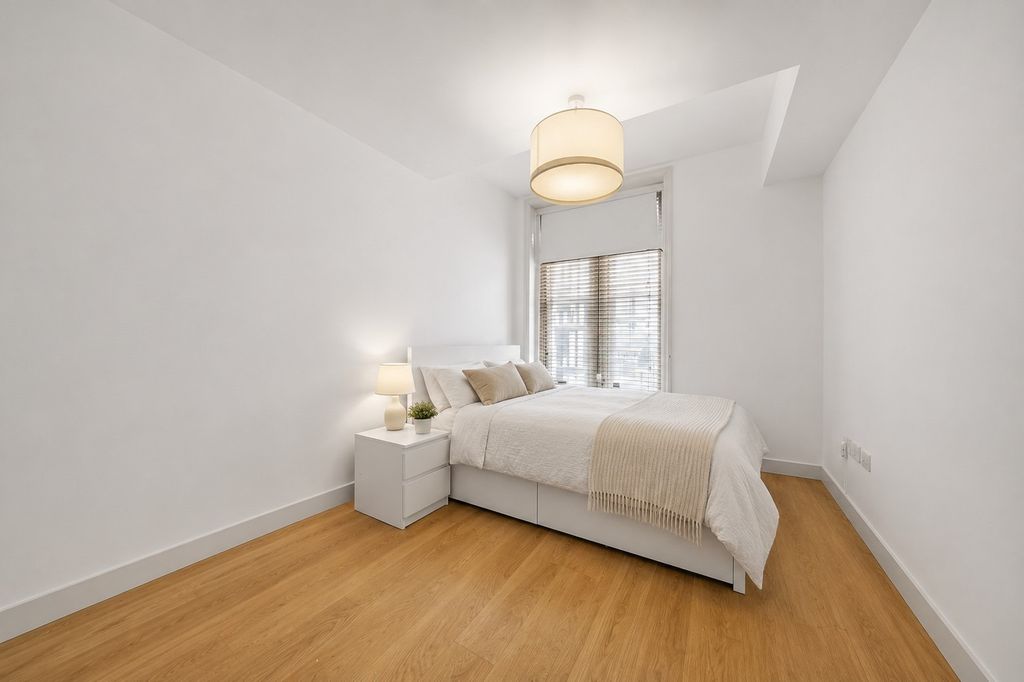 Property photo 2 of 12 960973