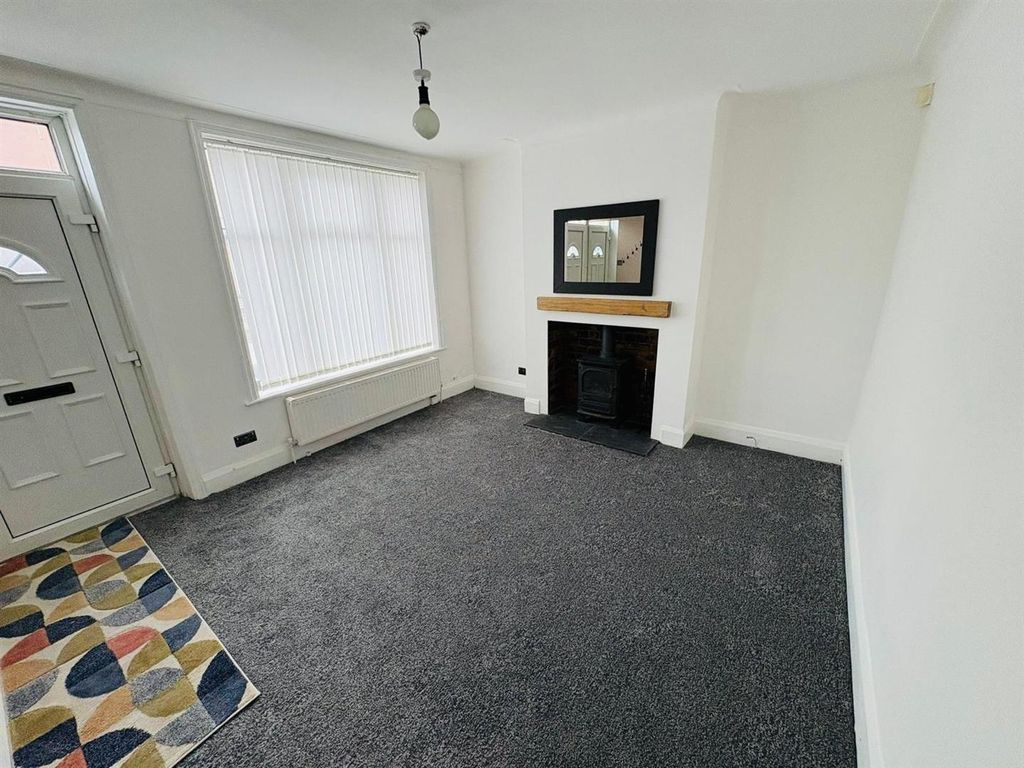 Property photo 2 of 14 Living Room: