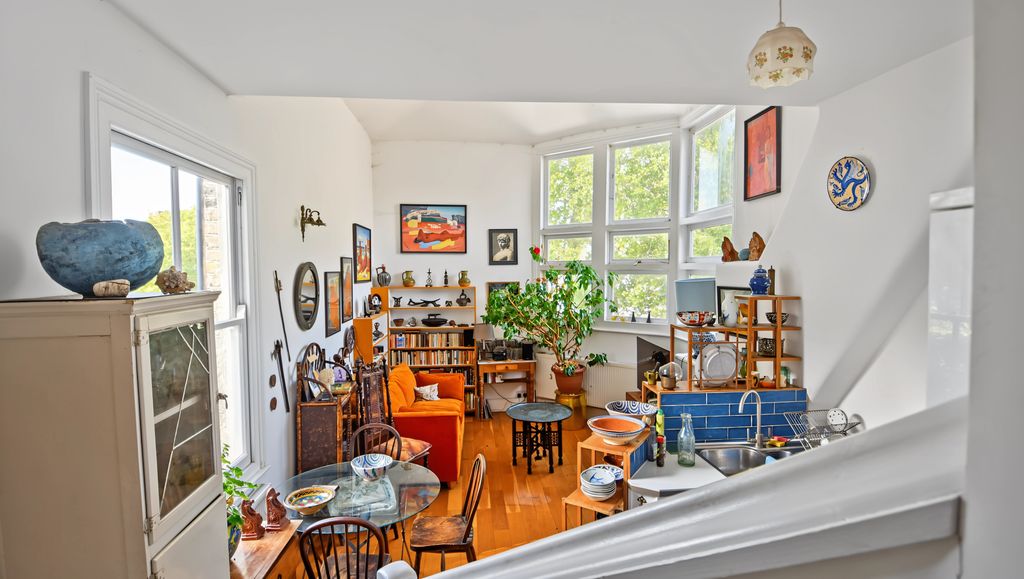 Property photo 2 of 11