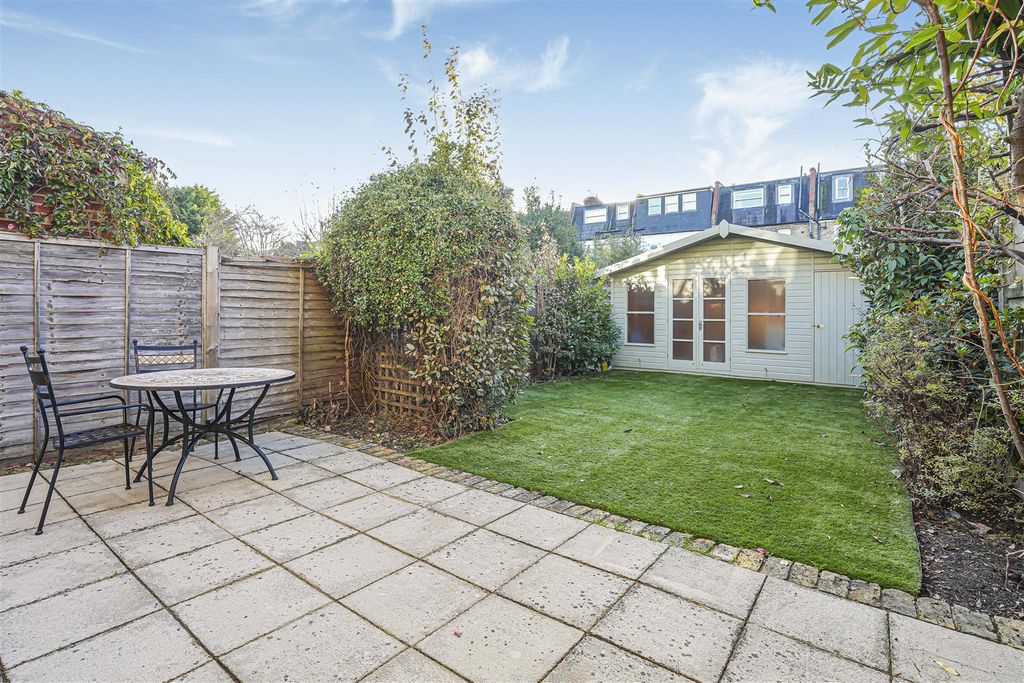 Property photo 2 of 11 Garden