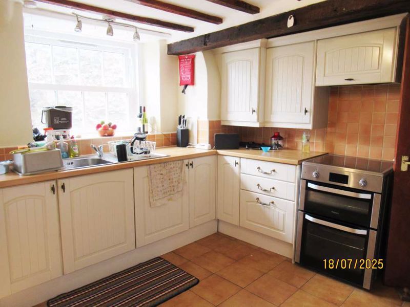 Property photo 3 of 18 Kitchen
