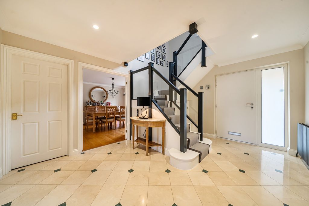 Property photo 2 of 34 1434712-9-69cd5B4...