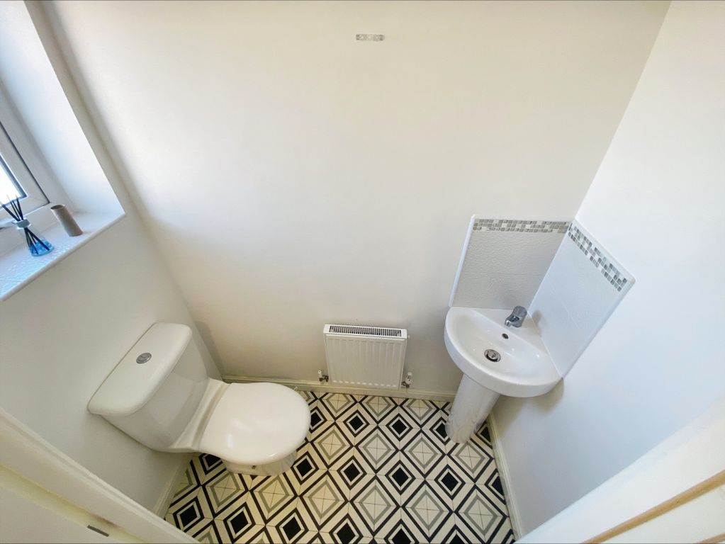 Property photo 3 of 6 Cloakroom/wc