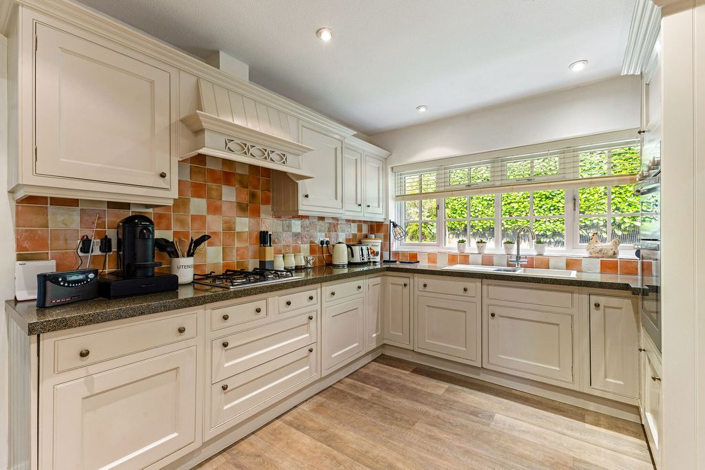 Property photo 3 of 21