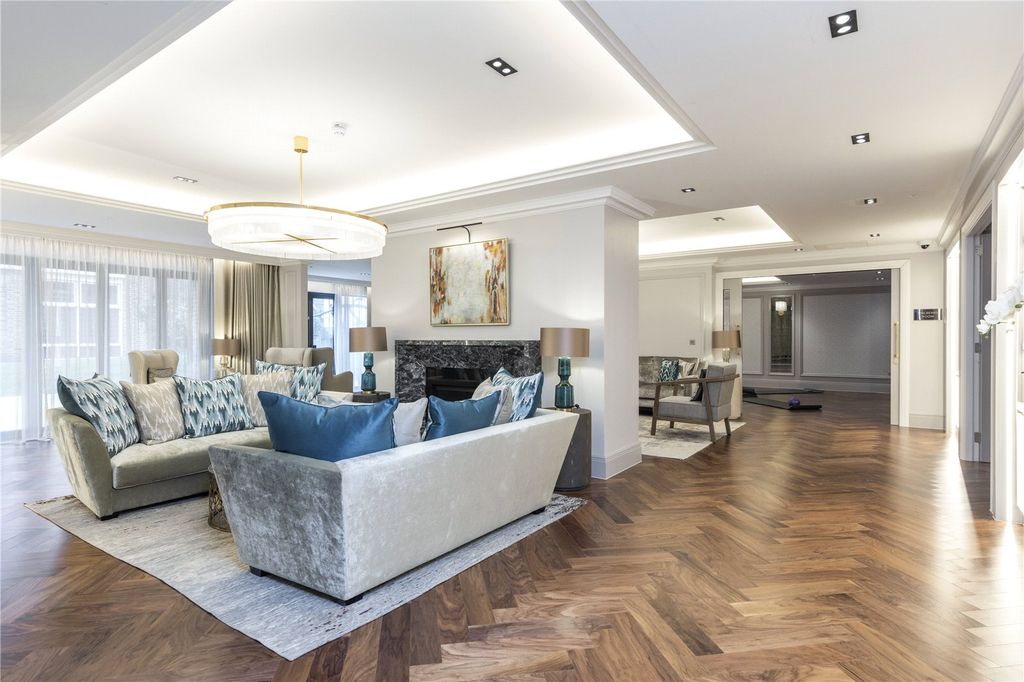 Property photo 2 of 19 Communal Seating