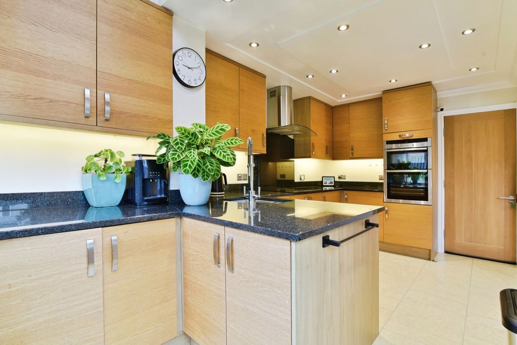 Property photo 2 of 27 Pbox-Img.Jpg