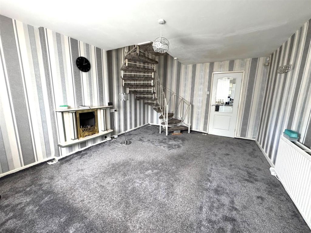 Property photo 2 of 9 Lounge