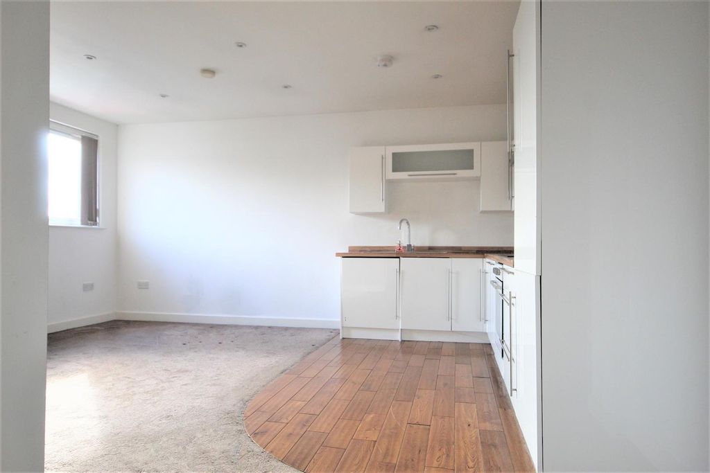 Property photo 3 of 6