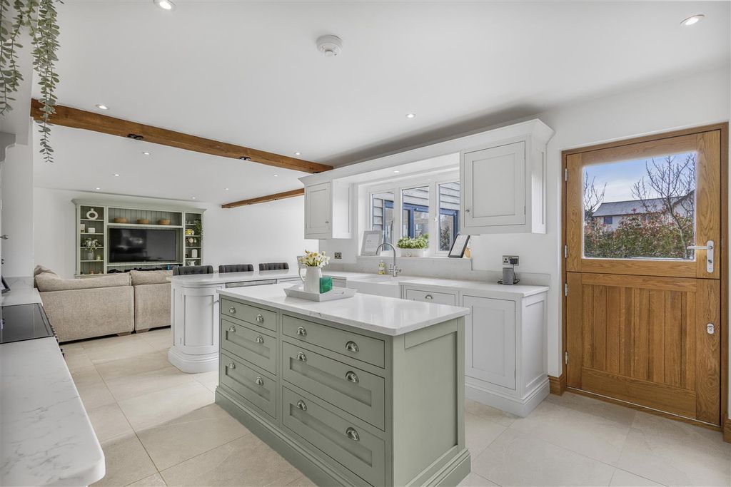 Property photo 3 of 26 Kitchen