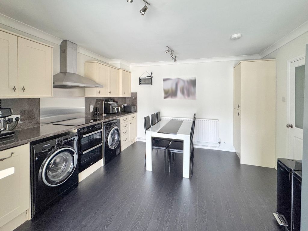 Property photo 3 of 25 5505076