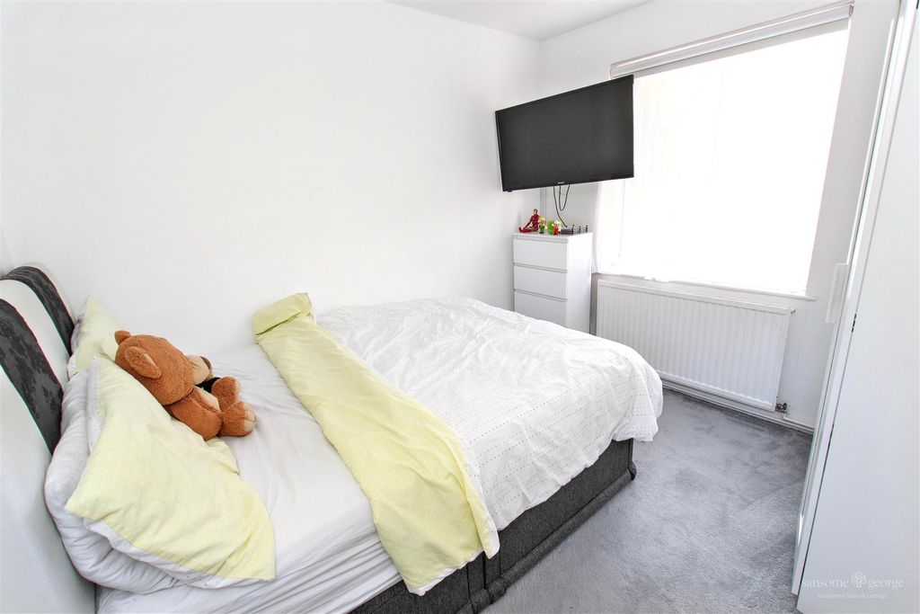 Property photo 2 of 15 Bedroom
