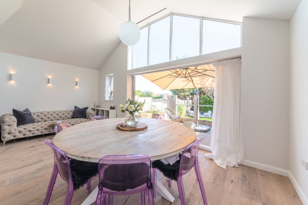 Property photo 2 of 36