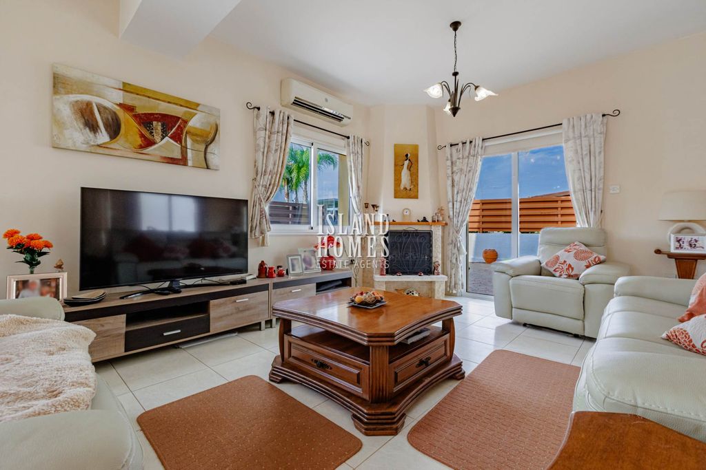 Property photo 3 of 43