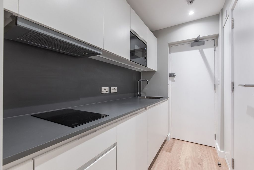 Property photo 3 of 14 Kitchen