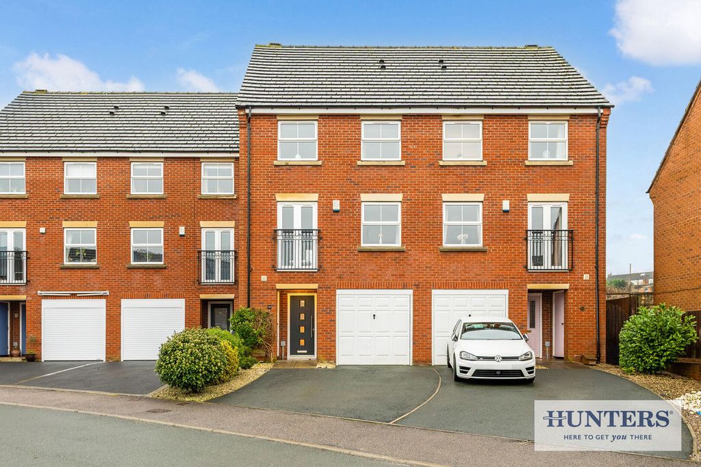 Property photo 1 of 24 102843_28-Millbank-Yeadon-Leeds (3) - Copy_Low.Jpg