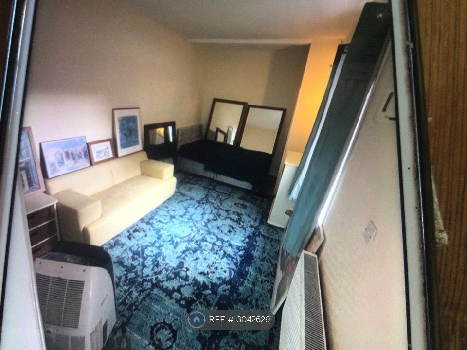 Property photo 2 of 3