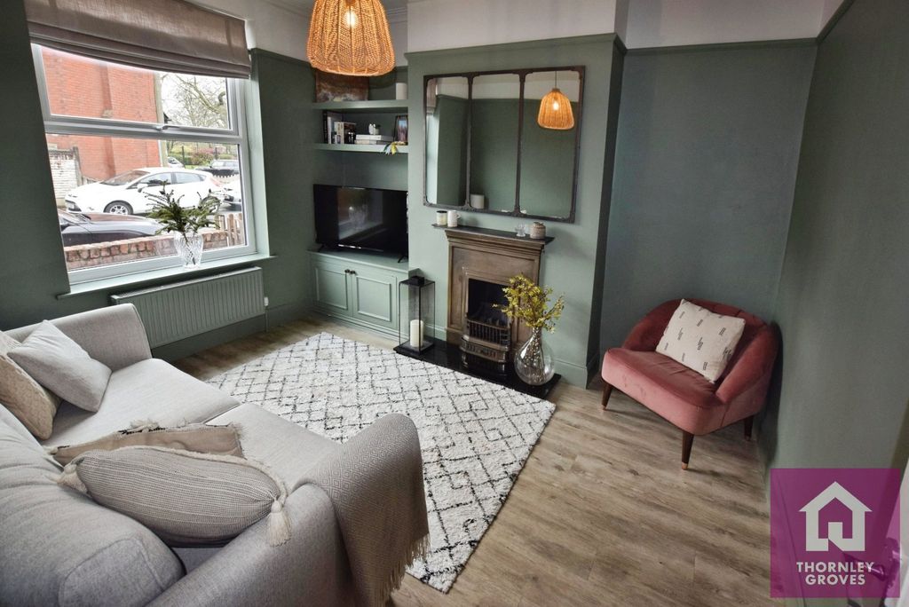 Property photo 2 of 16 Picture No. 12